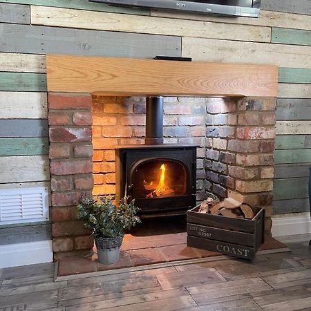 Den Of Joy Humberston Fitties Sleeps 6,Hot Tub,Log Burner Villa Cleethorpes Exterior foto