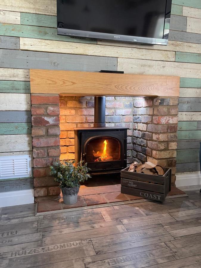 Den Of Joy Humberston Fitties Sleeps 6,Hot Tub,Log Burner Villa Cleethorpes Exterior foto